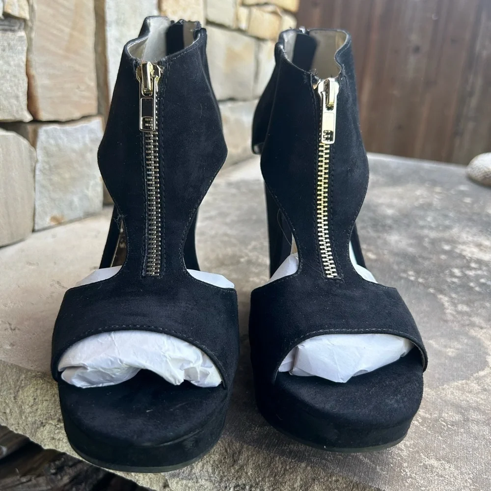 Carlos by Carlos Santana Brynn Black platform wedge sandal w/back zip Sz-10.  P‎